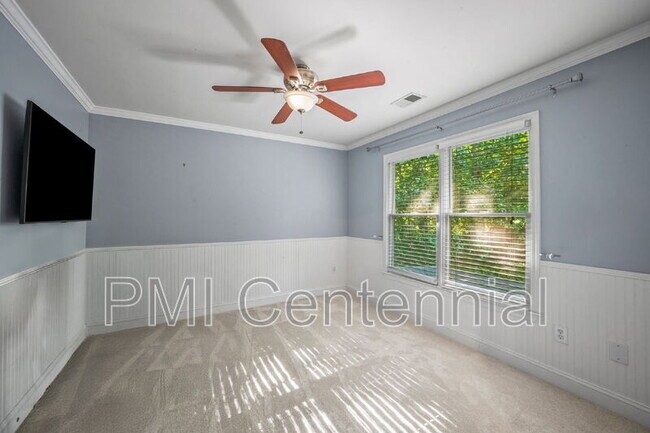 Building Photo - 2506 Retreat Dr NE