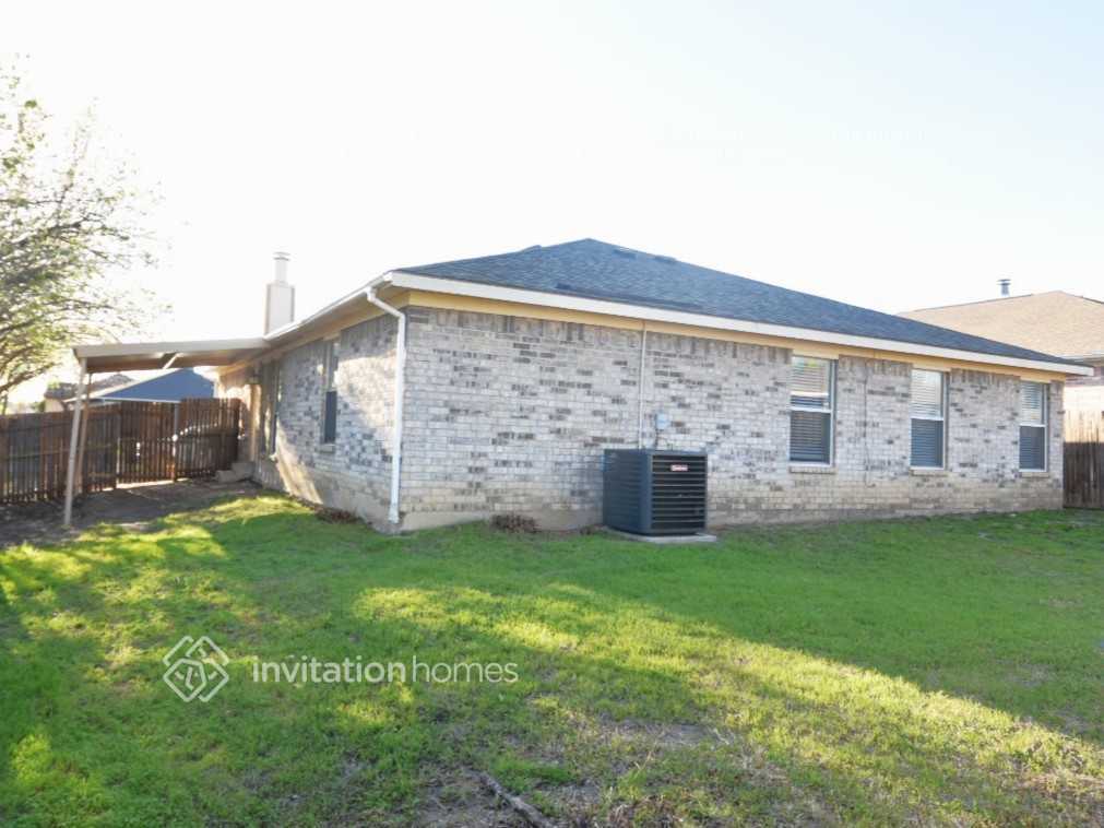 Building Photo - 8100 Rambler Rose St