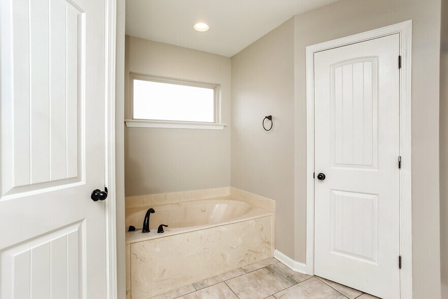 Building Photo - 3468 Avis Ln