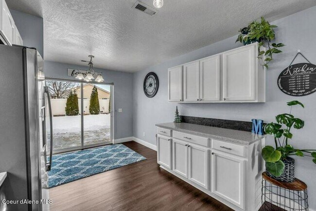 Building Photo - 3-Bedroom Home in The Landings – Fully Fenced Yard & 2-Car Garage