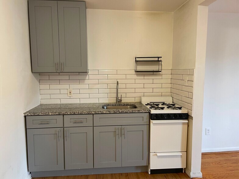 Building Photo - 6649 Hegerman St