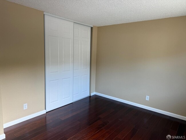 Building Photo - 1360 Lyon St