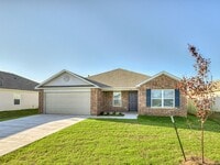 Building Photo - Brand New home in Mustang + 4 bedrooms + 2 bathrooms