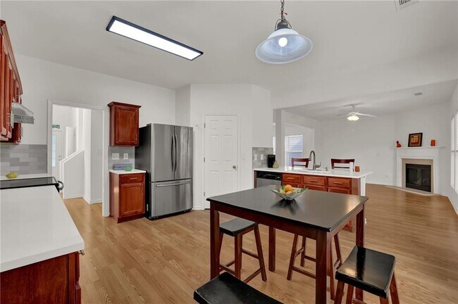 Building Photo - 3335 Briaroak Dr