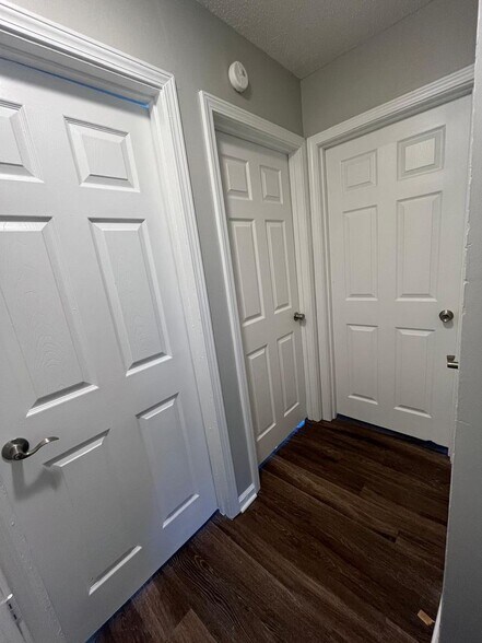 Building Photo - 708 Mohawk Ave