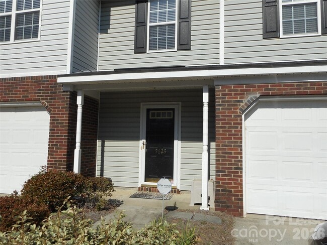 Building Photo - 9629 Elizabeth Townes Ln