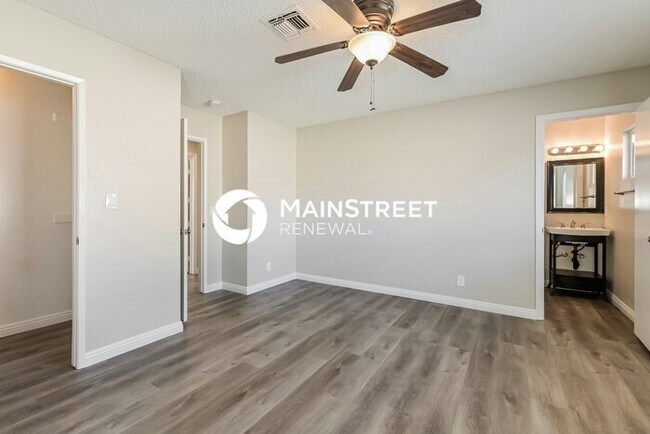 Building Photo - 4 Bedroom Pet-Friendly Home in LAS VEGAS, NV with Main Street Renewal