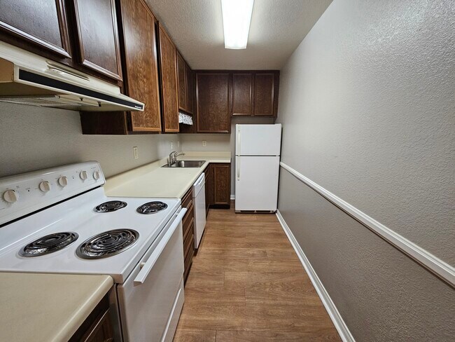 Galley Kitchen - 2809 N Los Felices Cir E