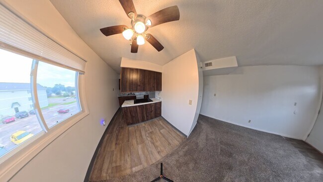 Building Photo - 2013 NW Hickory Ln
