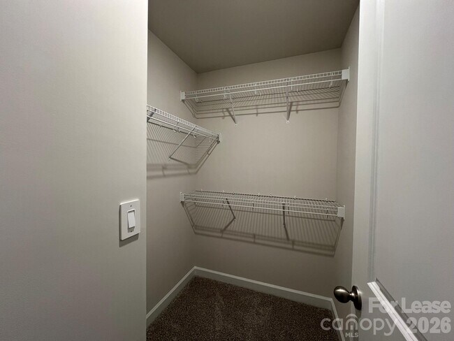 Building Photo - 1360 Fallen Acorn Ln