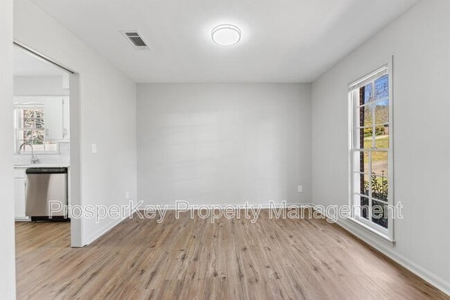 Building Photo - 4924 Roxbury Dr