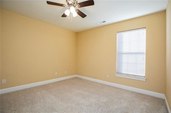 Building Photo - 4003 SW Banbury Dr