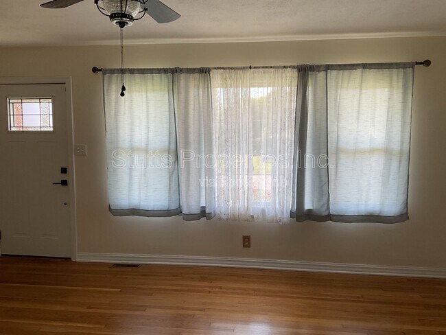 Building Photo - 104 Camellia Dr
