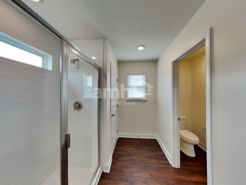 Building Photo - 2122 Windsor Park Ave