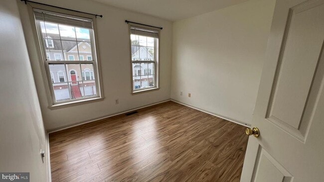 Building Photo - 822 W Boxborough Dr