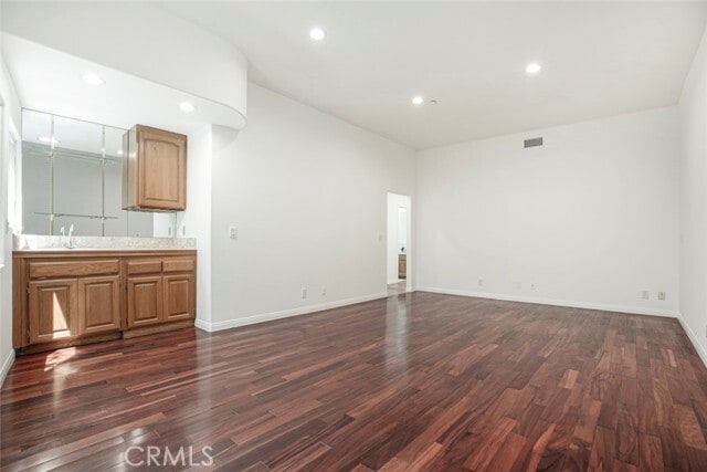 Building Photo - 2644 E Chevy Chase Dr