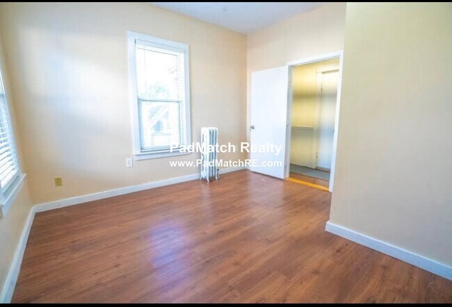 Building Photo - 104 Wayland St