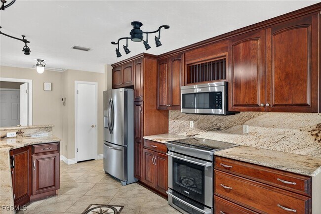 Building Photo - 1921 SE 36th St