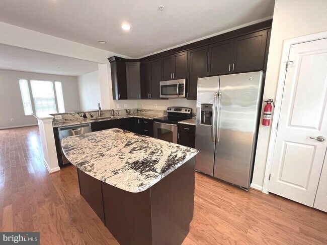 Building Photo - 356 Paladium Ct