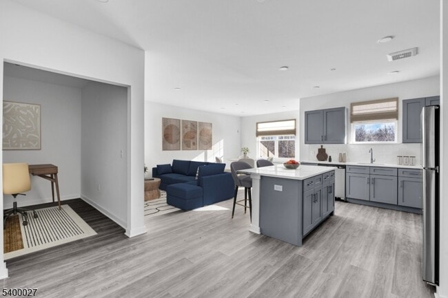 Building Photo - 9 Hellers Ln