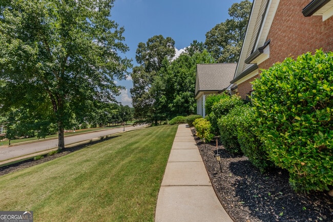 Building Photo - 120 Rosebay Ln