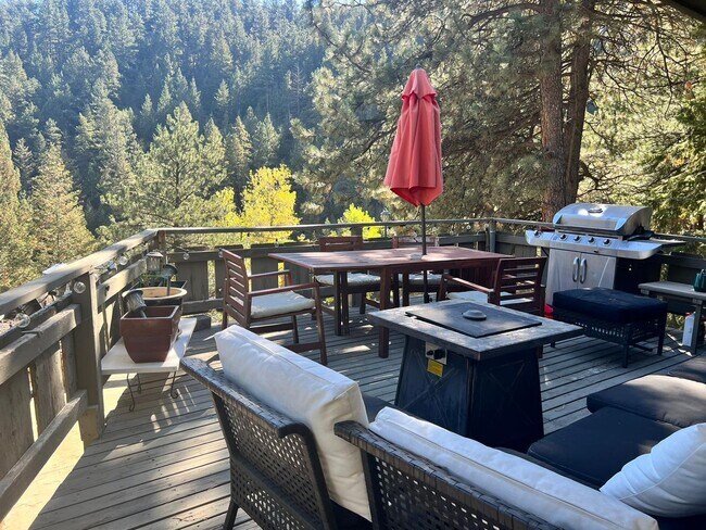 Building Photo - Executive Rental Fully Furnished PERFECT GETAWAY, MOUNTAIN RETREAT WITHIN TOWN!!