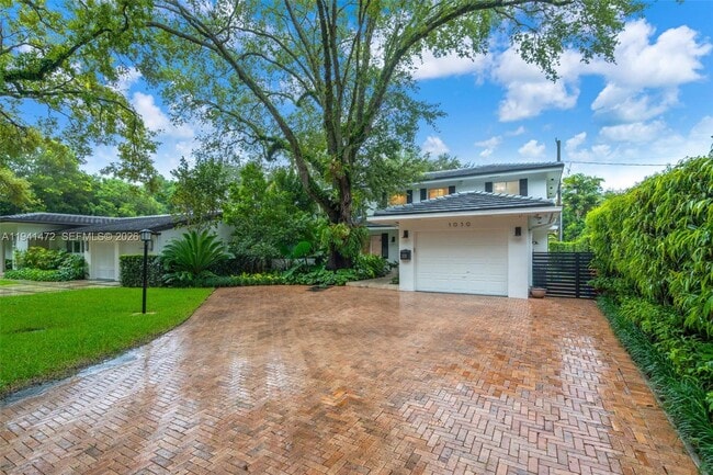 Building Photo - 1030 Manati Ave