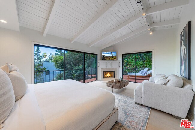 Building Photo - 9305 Beverlycrest Dr