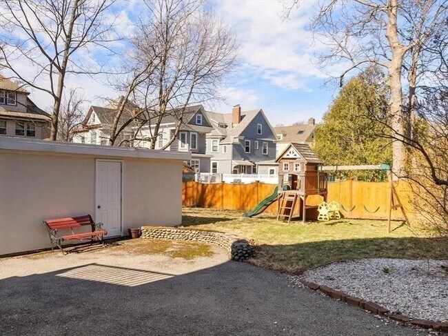 Building Photo - 106 Grovers Ave