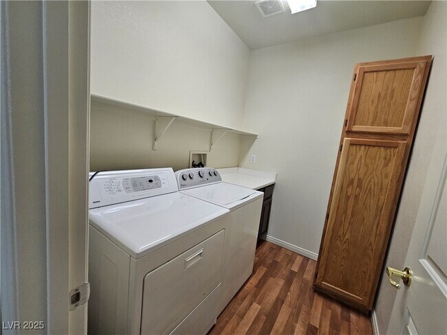 Building Photo - 10134 Reflection Brook Ave