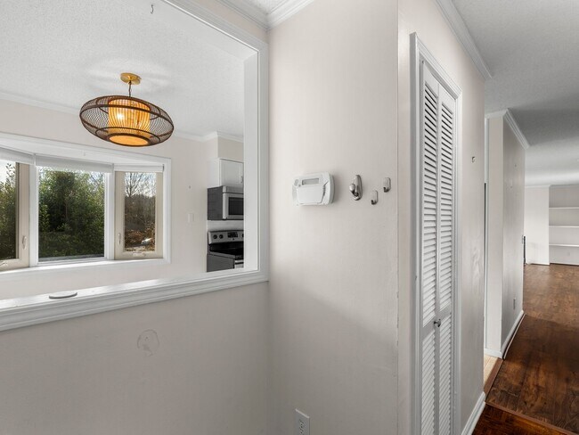 Building Photo - 201 Racquet Club Rd