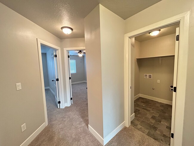Building Photo - Meadow Crest Home!!!!