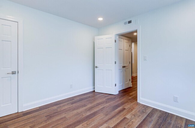 Building Photo - 1243 Cedars Ct