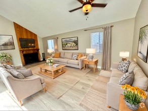Building Photo - Charming Home on a Quiet Cul-de-Sac Surrou...