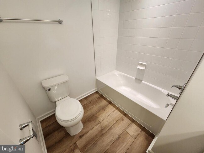 Building Photo - 437 Hillsdale Pl