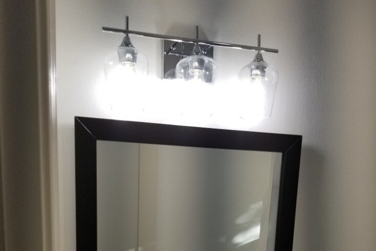 Upper Unit Bath - 1008 E 49th St