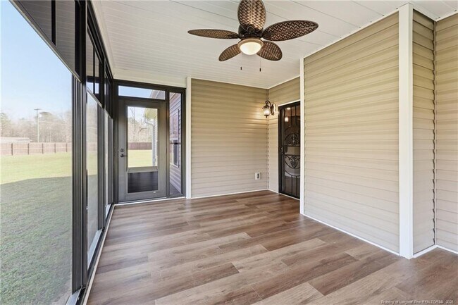 Building Photo - 206 Leland Ln