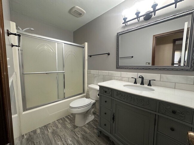 Building Photo - 2 Bed 2 Bath Townhouse