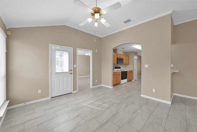 Building Photo - 710 Moonwalk St