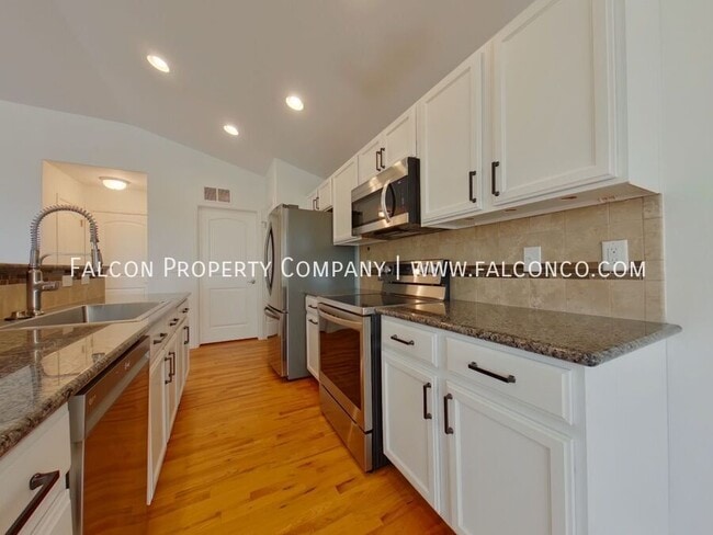 Building Photo - 6101 San Mateo Dr