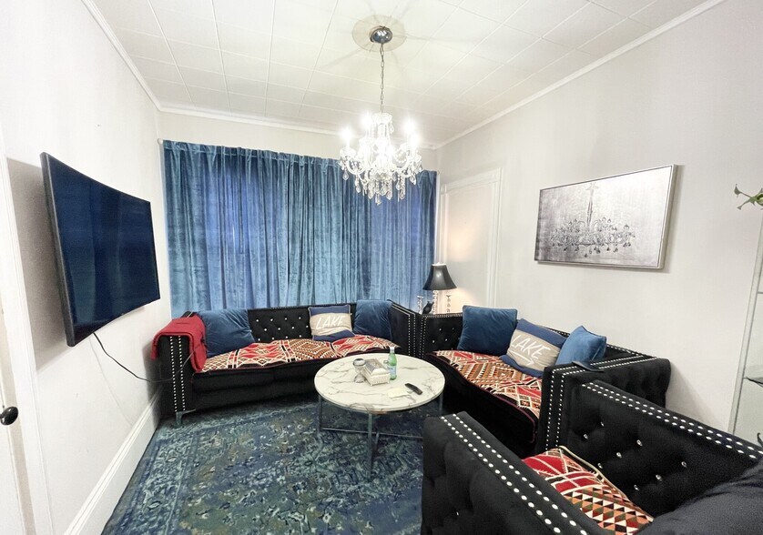 Building Photo - 26-28 Harbor View St