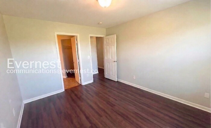 Building Photo - 183 Cloverbrook Dr