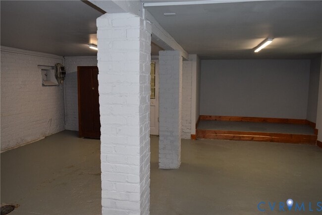 Building Photo - 301 W 30th St