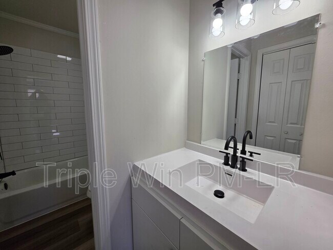 Building Photo - 1413 Nannette St