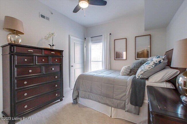 Building Photo - 10605 Meeting St