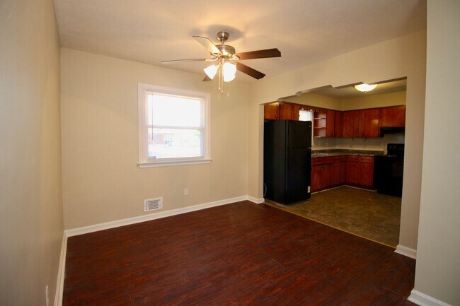 Building Photo - Super 3-brm stone ranch with basement in e...