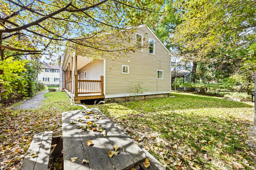 Building Photo - 20 School St