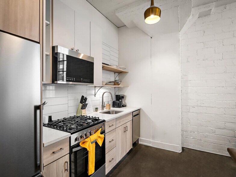 Building Photo - 608 N 3rd Ave