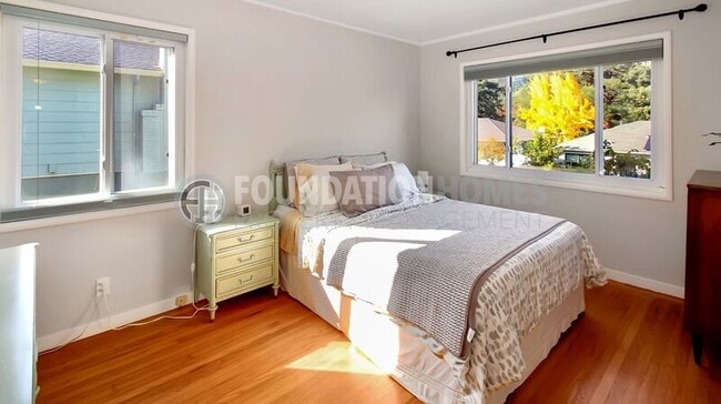 Building Photo - 122 Du Bois St