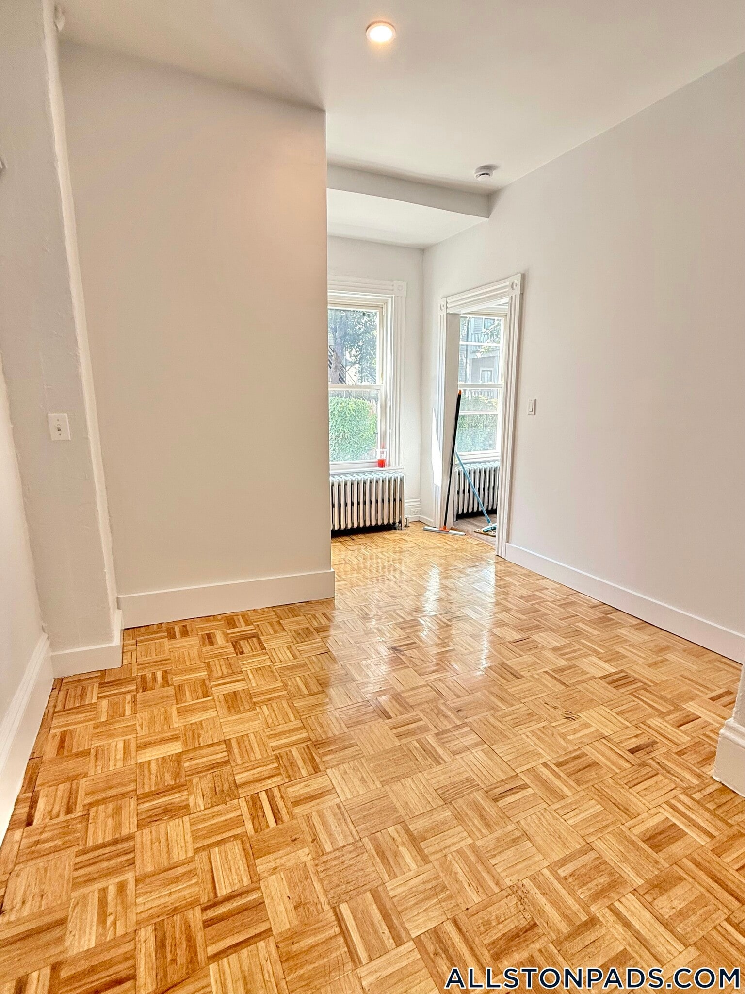 Building Photo - 8 Greylock Rd